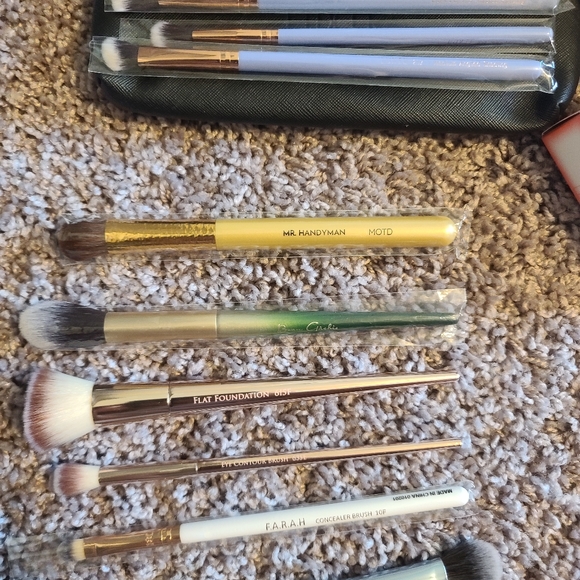 Large makeup bundle - Picture 2 of 6